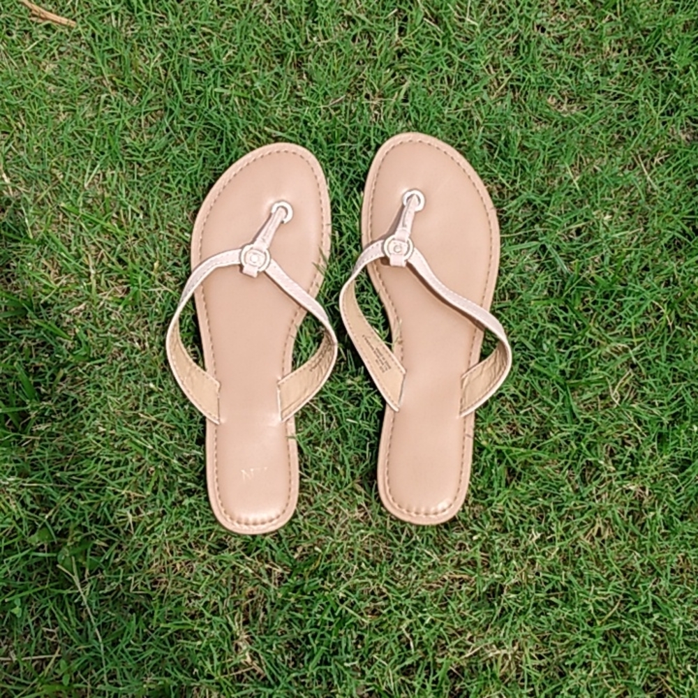Size 10 M NY&C blush pink sandals